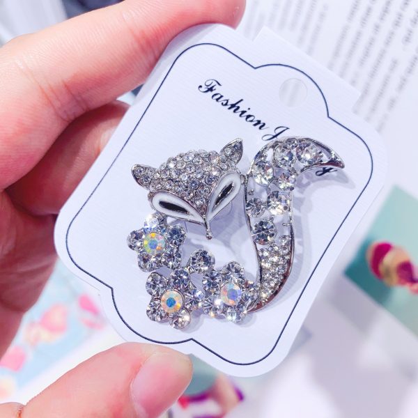 Korean version zircon fox animal brooch pin for woman fashion sweater coat hat scarf clothing accessories luxury banquet jewelry - Image 3