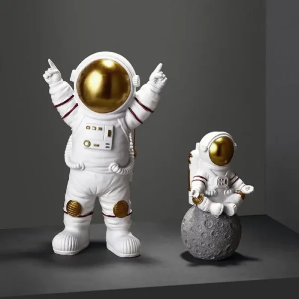 Desk Astronaut Statue: miniature figure - Image 2
