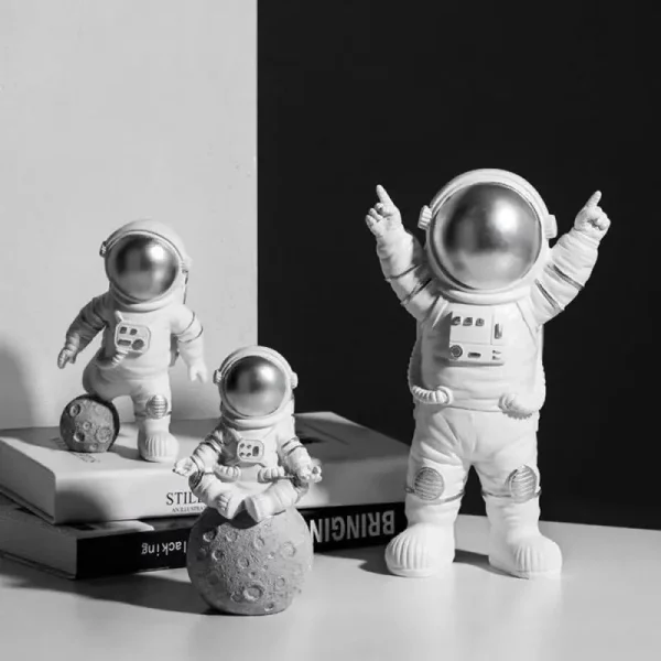 Desk Astronaut Statue: miniature figure - Image 4