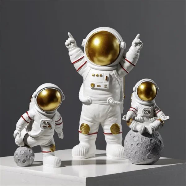 Desk Astronaut Statue: miniature figure - Image 5